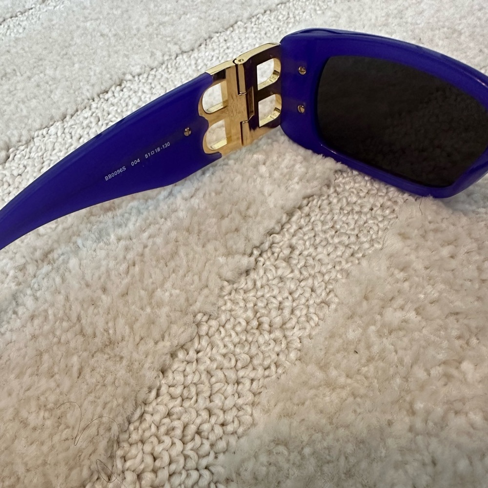 Sun Glasses - image 3